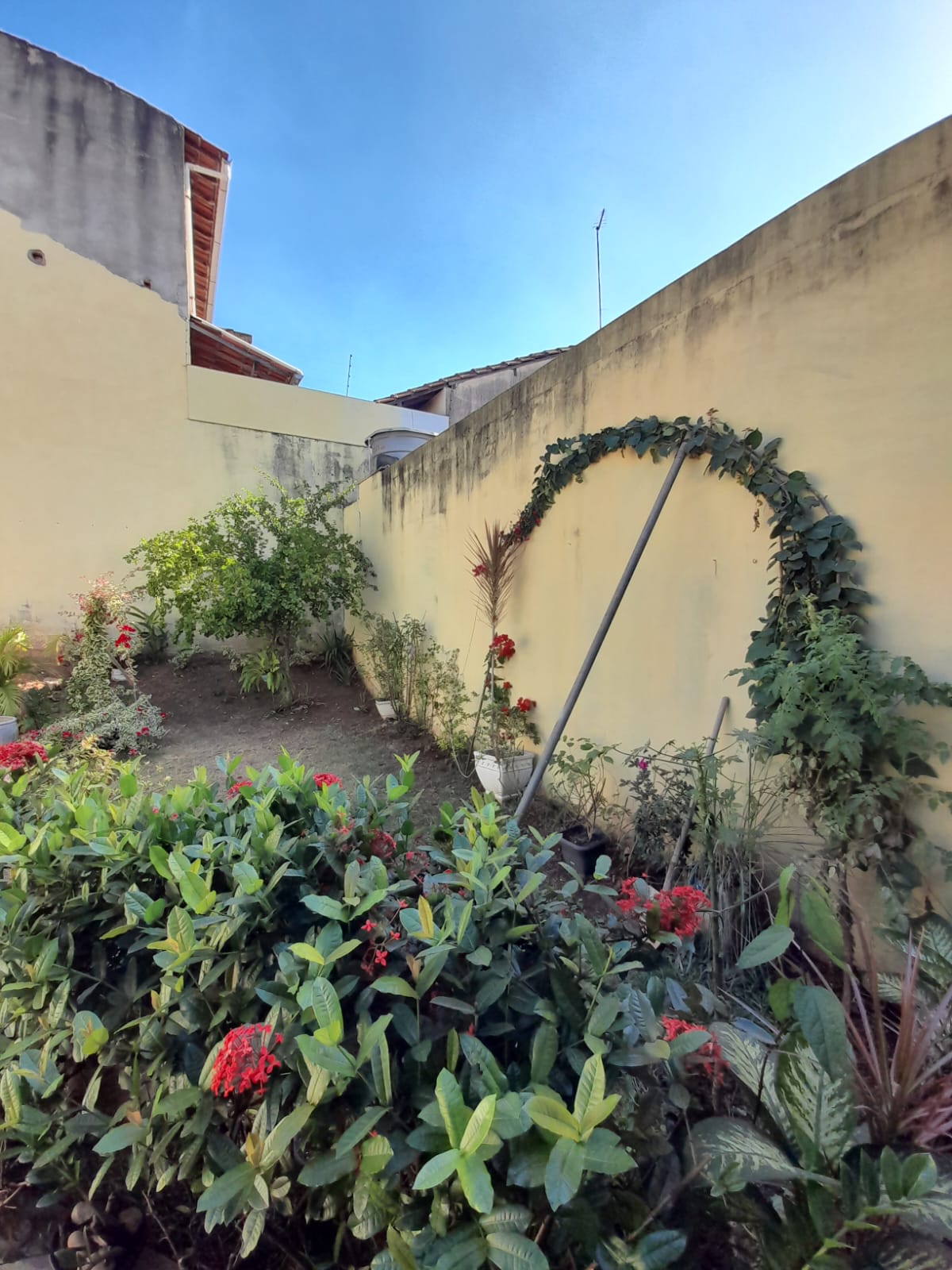 C-102 CASA   PEDRO LEOPOLDO MG -BAIRRO SONIA ROMANELI